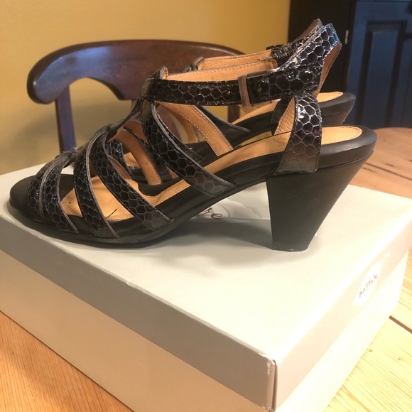 Naturalizer Heels - like new - Picture 2 of 4